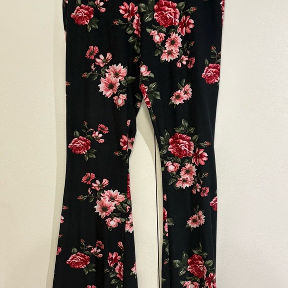 No Boundaries Black Floral Pants - Picture 4 of 5